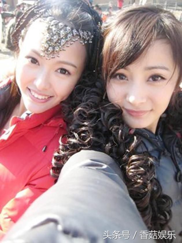 杨幂唐嫣星光大赏零互动闹掰?杨幂这样回应