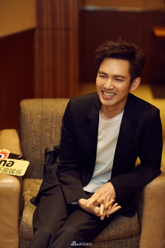 组图:霸道总裁即视感!钟汉良黑色西装帅气 组图:霸道总裁即视感!钟汉良黑色西装帅气