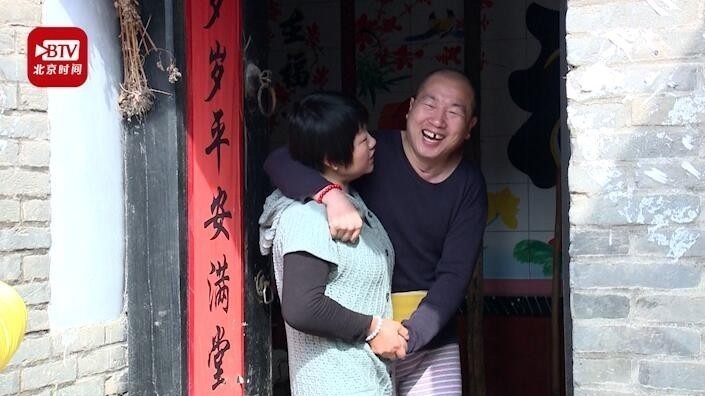 妻子用爱唤醒植物人丈夫：“我们这个家还会很幸福的”