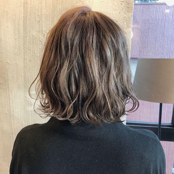 齐肩纹理卷发发型