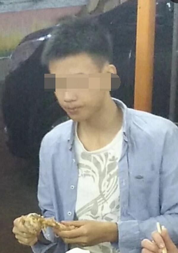 中学男生教室内捅死女同学无认错态度 凶手被