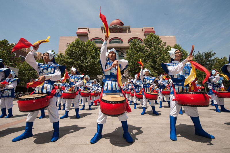 河北正定:校园里敲起 河北正定:校园里敲起