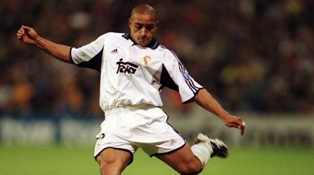 实况足球全系列各位置历史最强球员 梅西C罗竟