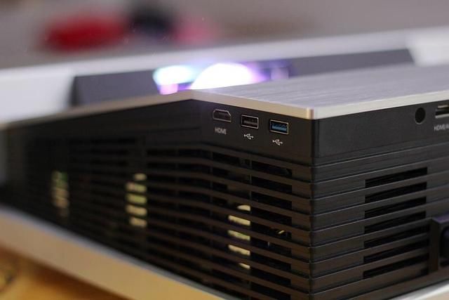 大屏新体验 白天照样清晰 坚果S2激光电视体验