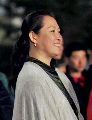 三年后,葛淑珍一边给儿子治病一边在大连盘了一家饭店,就这样几年下来