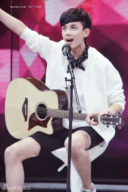 弹吉他的男星,鹿晗吴亦凡李易峰王俊凯,你最喜