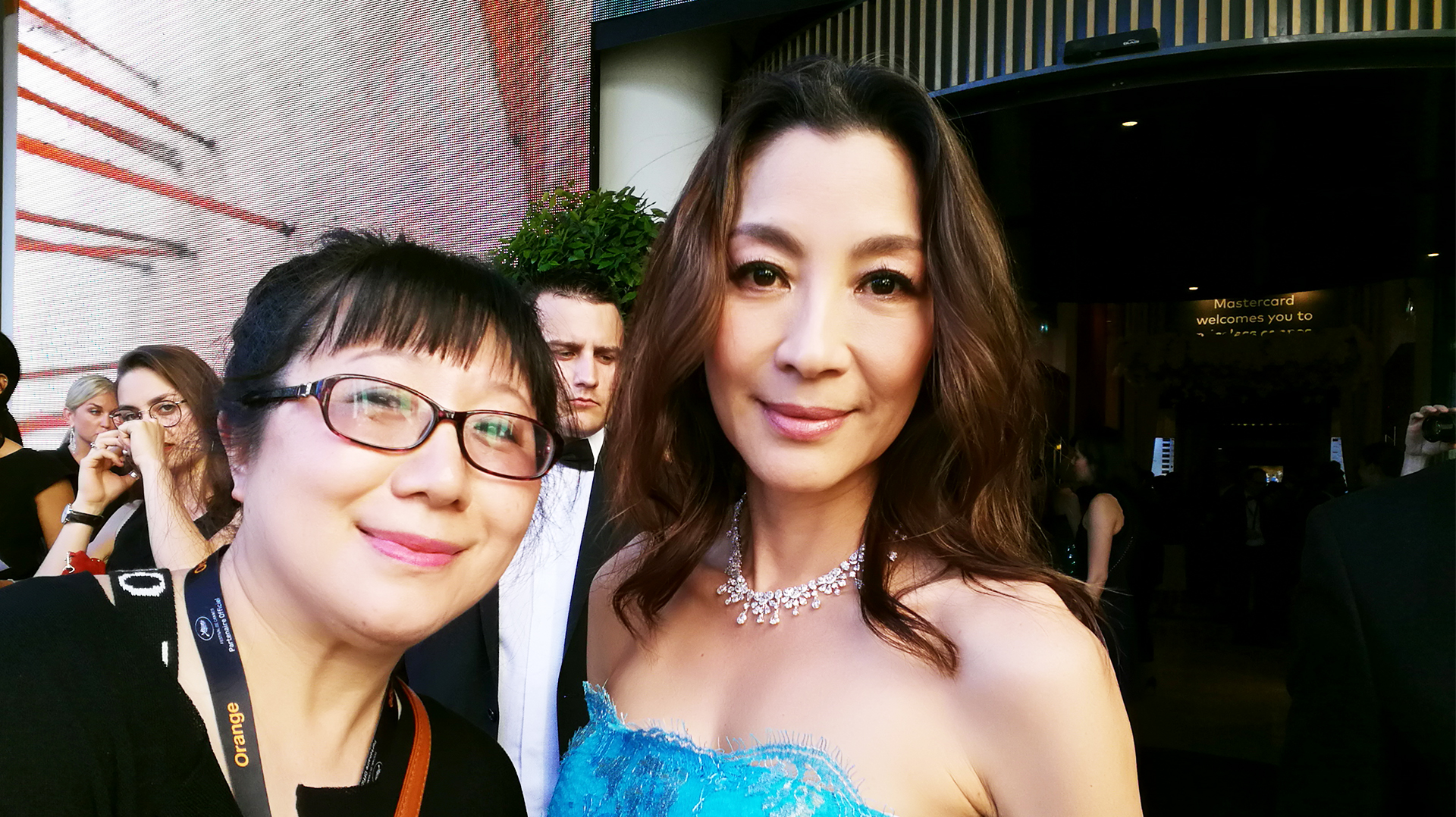 美女“大闹”电影节 做星探不是容易的事儿 美女“大闹”电影节 做星探不是容易的事儿