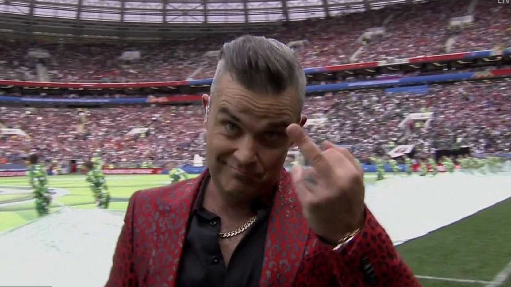 坏小子世界杯开幕式竖中指 只因英俄球迷积怨深 坏小子世界杯开幕式竖中指 只因英俄球迷积怨深