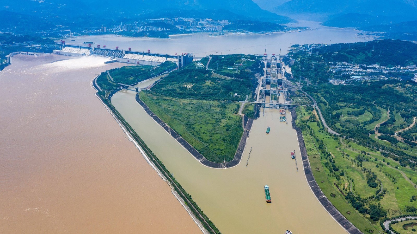 20年！ 三峡船闸通航累计货运量达19.1亿吨