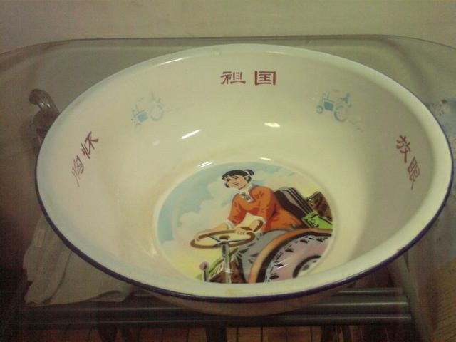 这种搪瓷脸盆,你家里以前是不是也有?