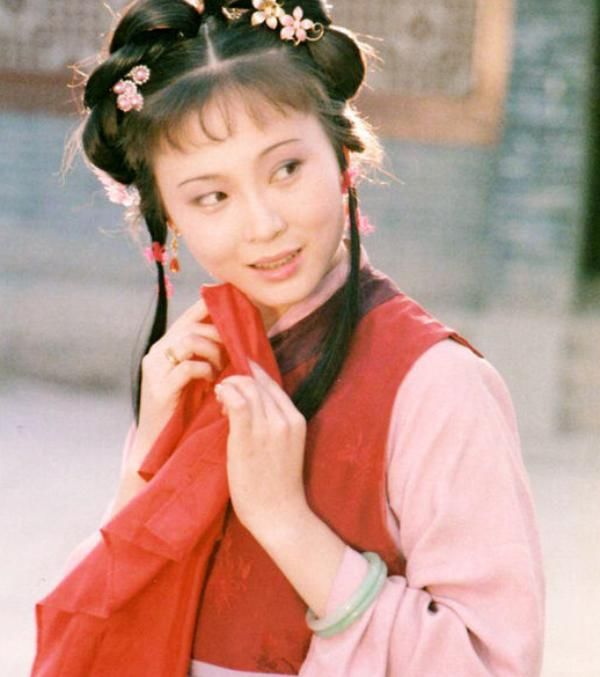 薛宝钗为什么深知这个连给主子倒水的资格都没有的下等丫鬟?