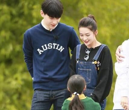 邓伦李沁频频合体发糖,邓伦接受采访李沁让他