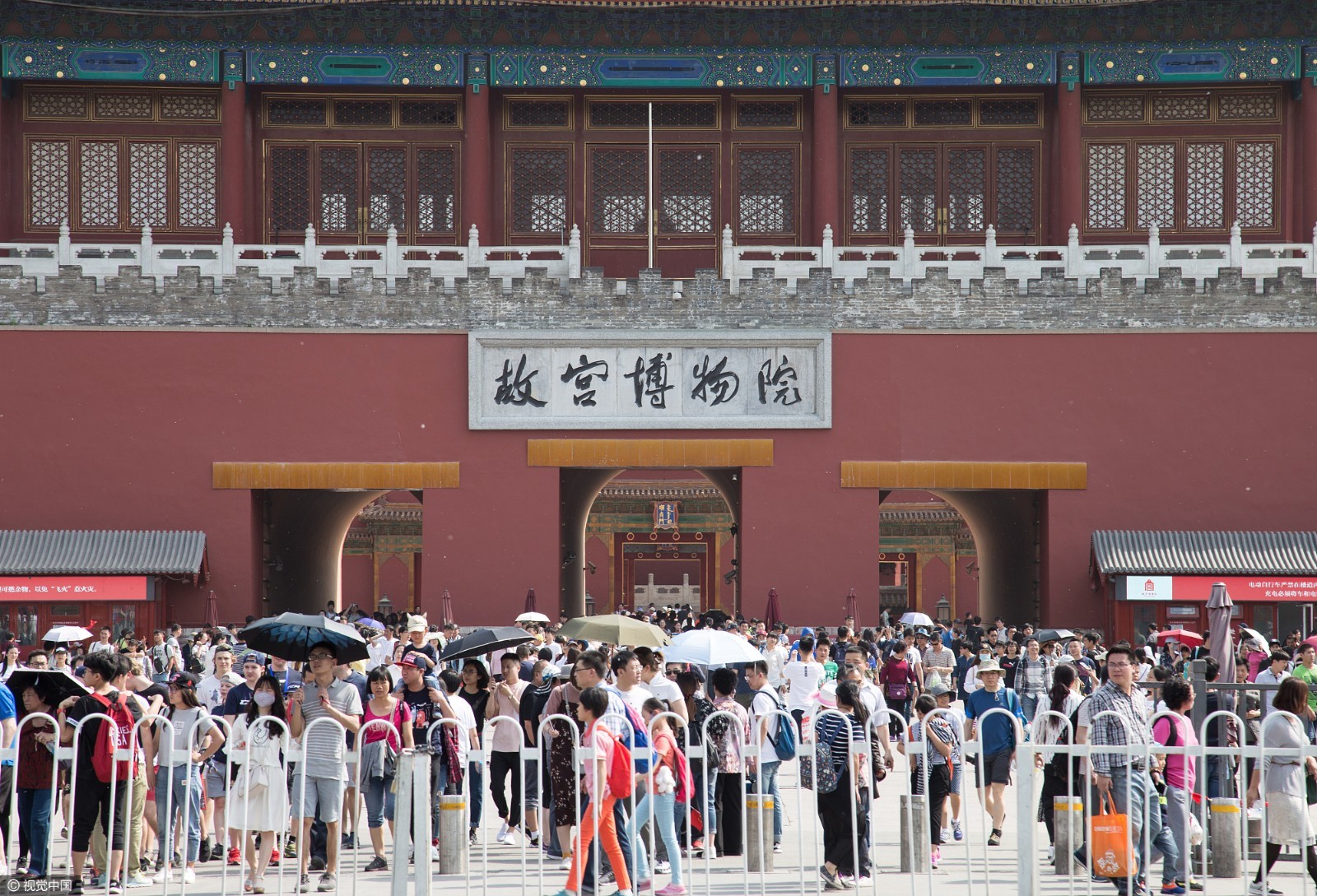 “五一”小长假北京迎66年来同期最高温 各景区游人如潮