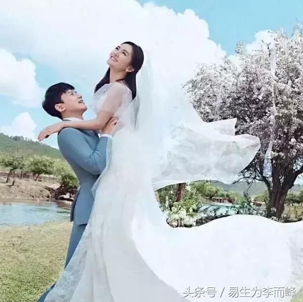 谢娜顶大肚子接机张杰,张杰一个熊抱感动娜姐