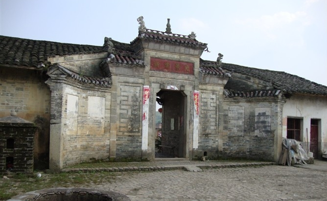 探访中国最大方形客家围屋 隐在深山人未识