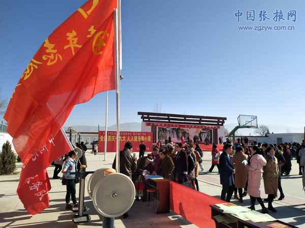 甘州区三闸镇团委开展法律法规宣传志愿服务活