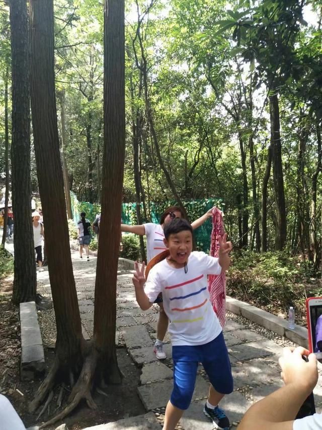 上海夫妇张家界四天浪漫之旅,玻璃桥遇老外p尬