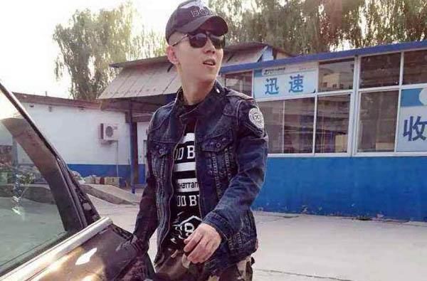 快手李舒克被打怎么回事?疑因方丈仙洋纠葛受