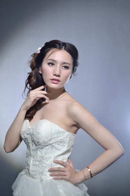 情商高的男人都喜欢这样发朋友圈,女生会主动