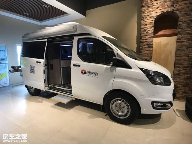 家用兼旅行自动挡房车 实拍江铃新全顺房车