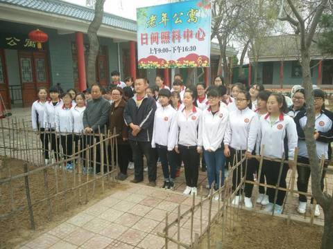 甘肃医学院红十字协会为老服务志愿者大学生让