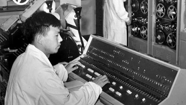 《新中国70年·影像辞典》第一台百万次计算机诞生：科技发展重大成果