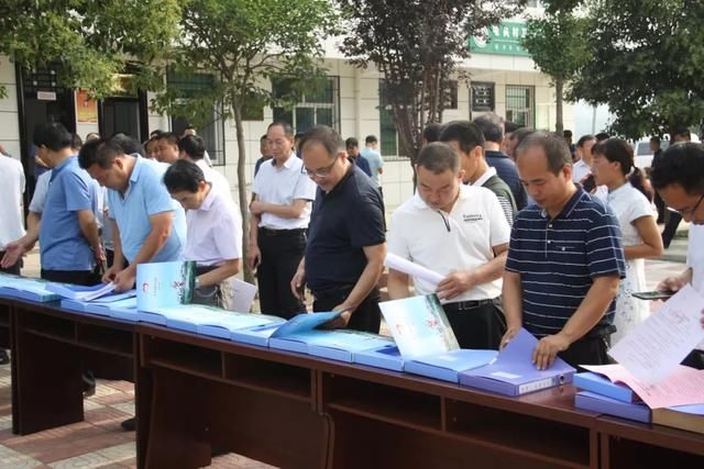 不打折扣,狠抓落实!凤翔召开脱贫攻坚暨改善农