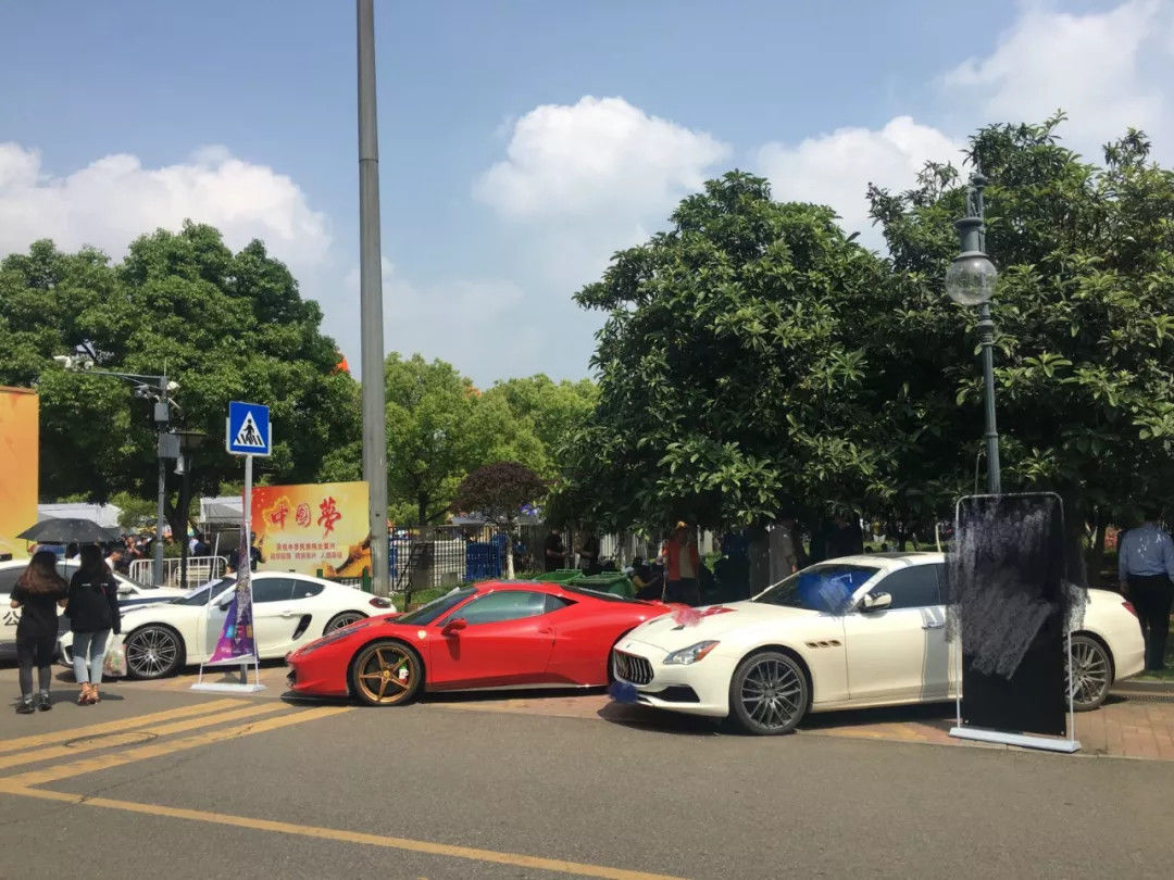 24岁直播经纪人:我对主播就一个要求,活的、女