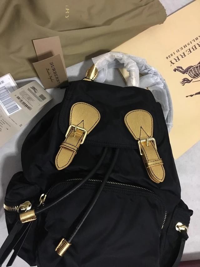 Burberry(巴宝莉)正真的原单背包 实拍细节