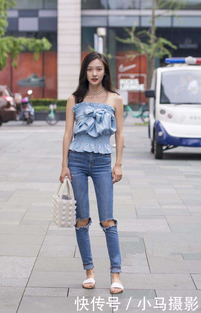 成都街拍, 清新时尚的牛仔裤美女, 尽显成熟女人