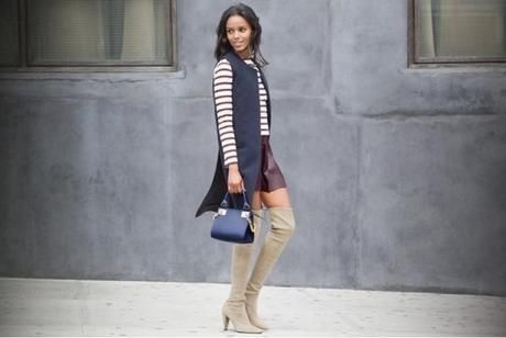 皮裙+高跟长靴,有点性感有点酷