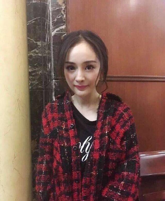 笑屎啦,杨幂的一张无滤镜照片竟然引发了网友