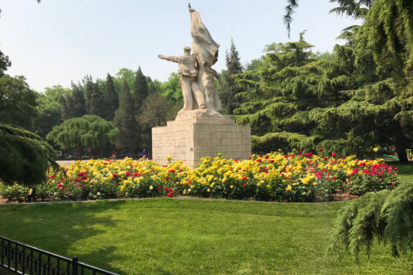 东单、双秀公园环境整治 增设花坛容貌焕然一新 东单、双秀公园环境整治 增设花坛容貌焕然一新