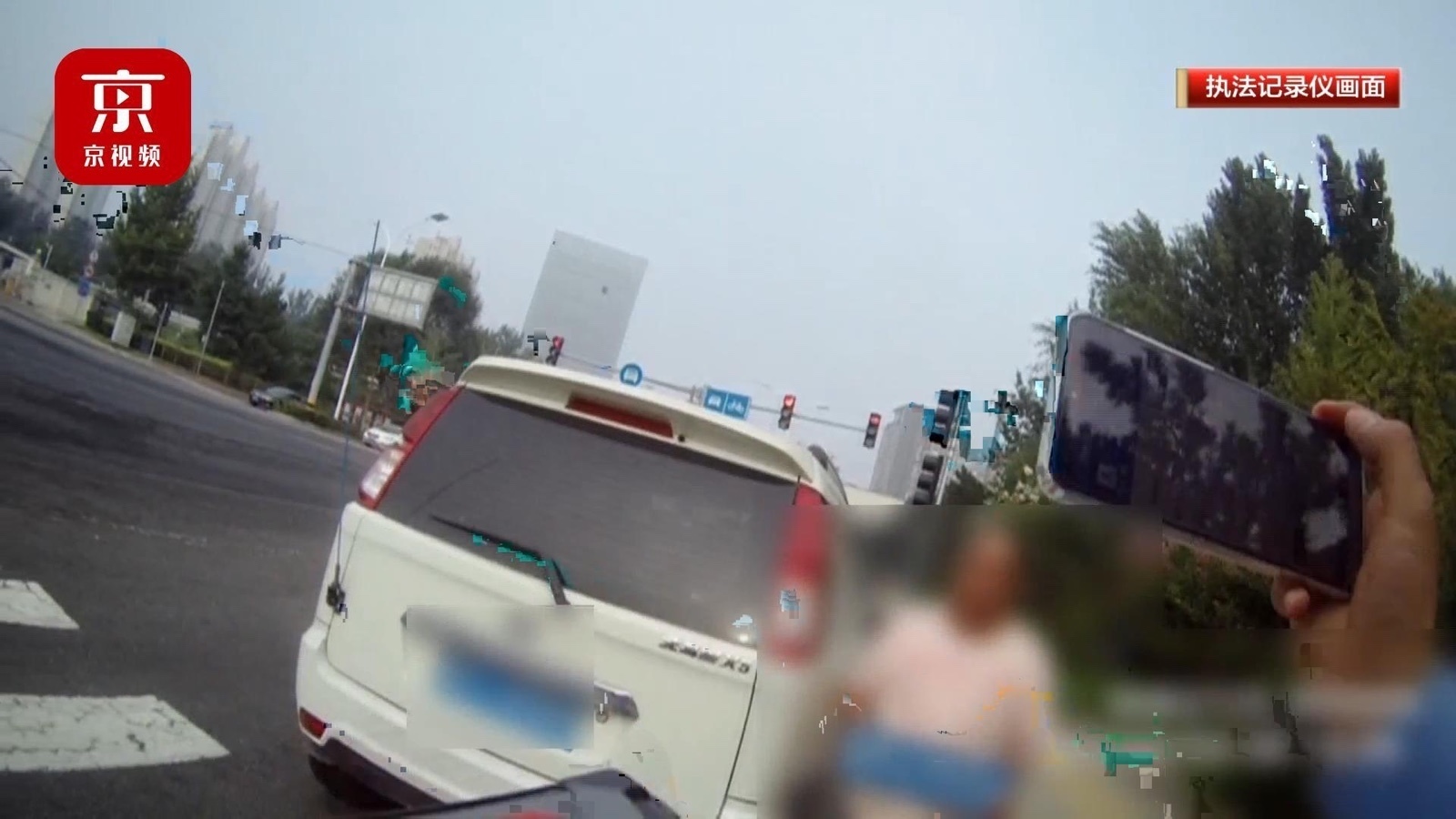 无证司机开套牌车！身背多项违法被拘留