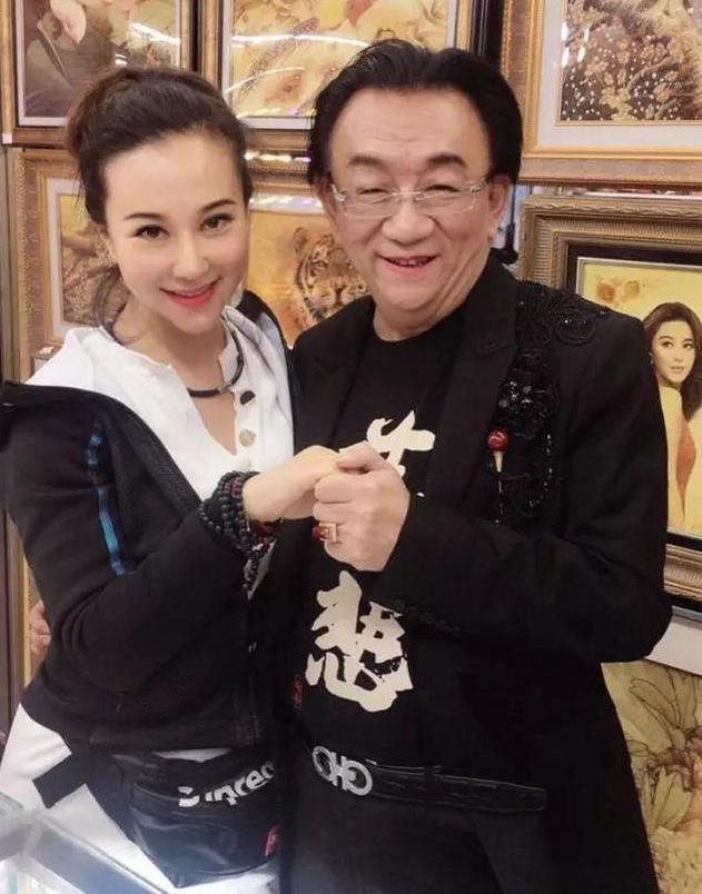 不说相声做评委,72岁侯耀华虽有争议但依然活跃于全国各地