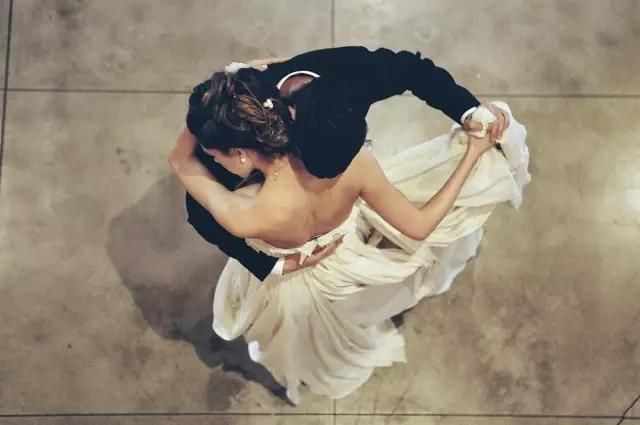 夫妻冷战快一年了互不相让,应该如何处理?