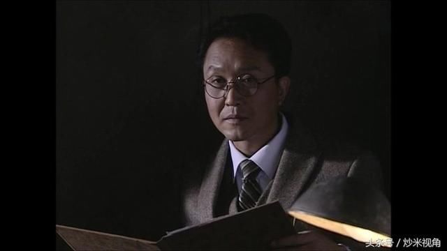 在《潜伏》里,吴敬中点将向戴笠要余则成去天