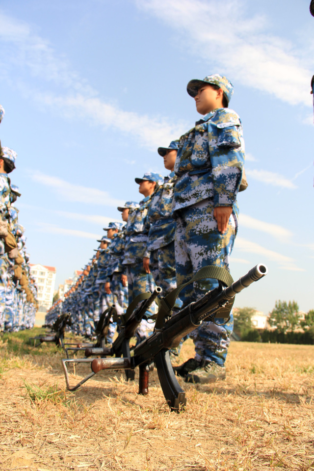 今天在此立下庄重誓言，明日深海描绘雄伟蓝图。