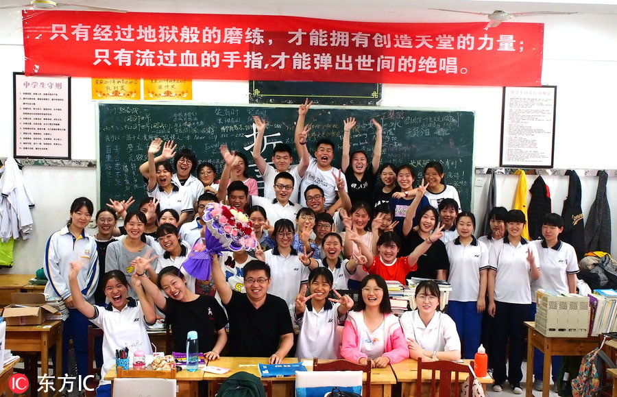 高考即将开始!济南高三考生含泪告别母校留下