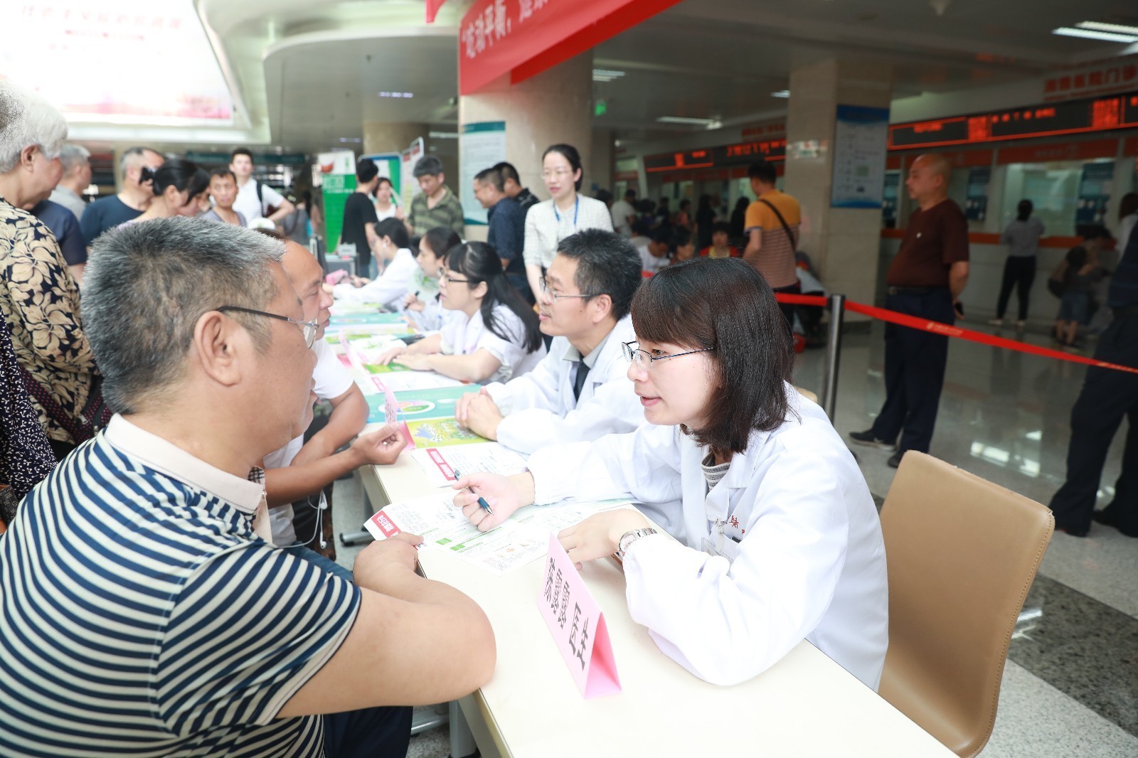 湘雅医院举办全民营养周主题活动助力健康中国