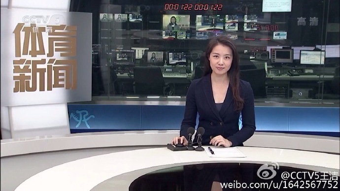 央视体育频道《篮球公园》主持人王洁,主持体育新闻节目