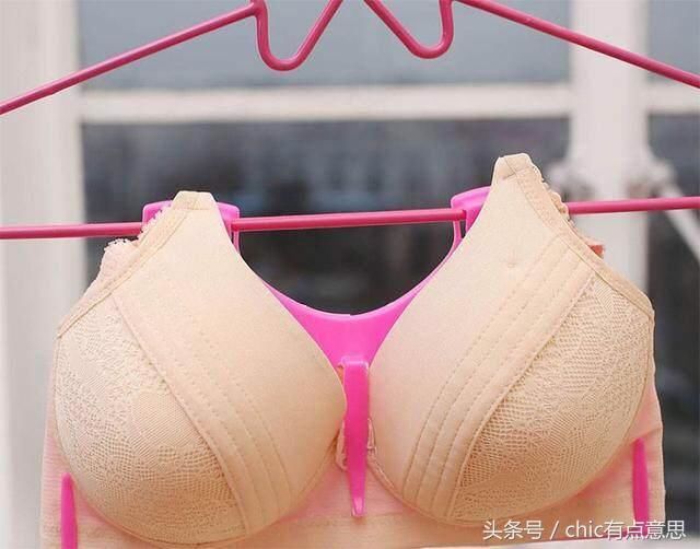 1,洗好的内衣一定要折叠好压平,这样晾干后就会很平整没有褶皱.