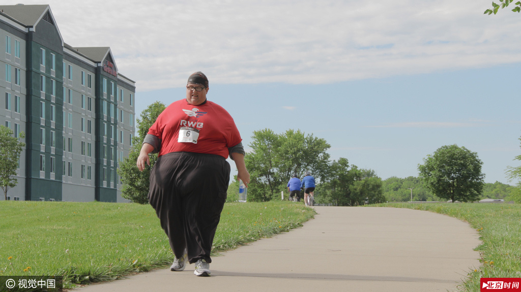 组图-500斤男子坚持长跑减肥 欲挑战马拉松