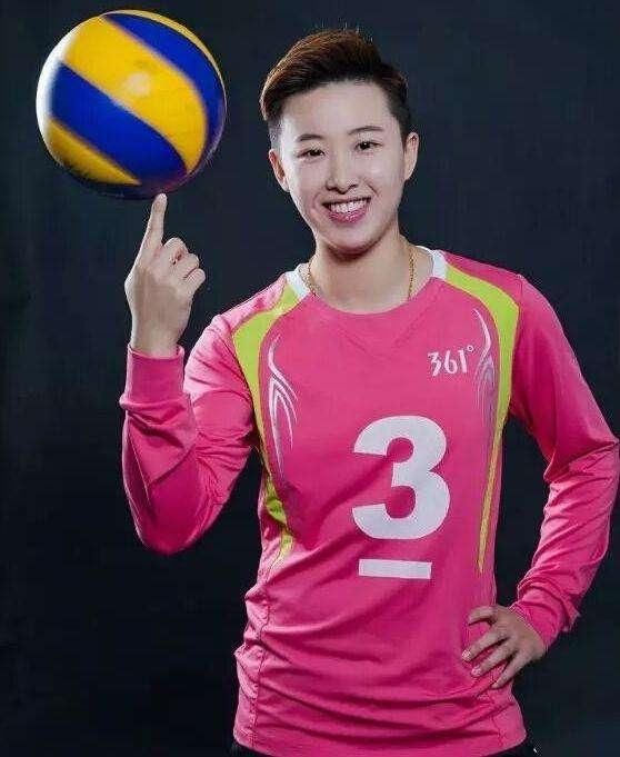 每个奥运周期每个教练执教思路也不同,郎平第一次执教女排用的何琦和