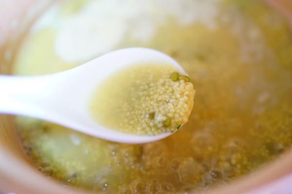 小米粥的8种做法,宝宝吃补铁、易消化、还能增