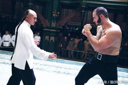 54岁李连杰谈移民原因,如今只要中国国籍,成龙