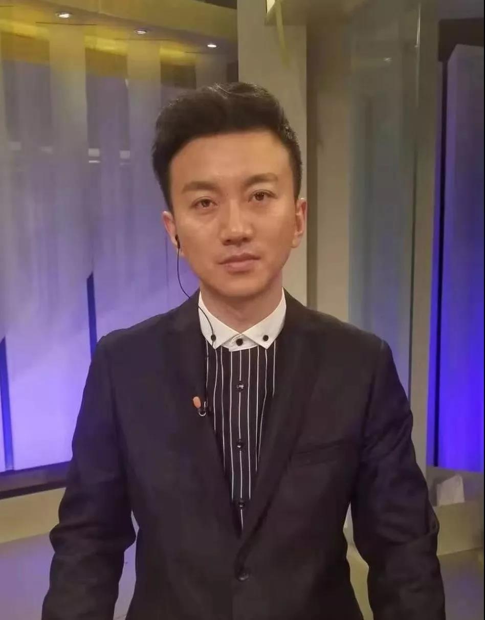 主持人:大伟 《天下财经》播出时间:周一至周五20:05—20:55