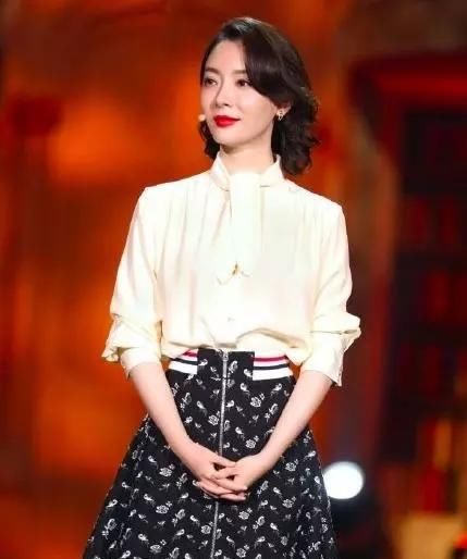 《朗读者》41岁陈数与44岁董卿同框气场无敌