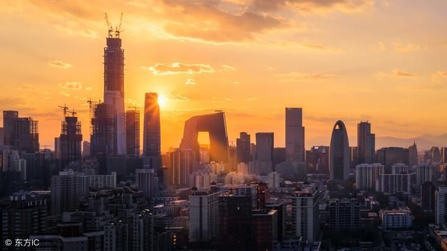 少年,等你大学毕业就知道大城市的好处了!