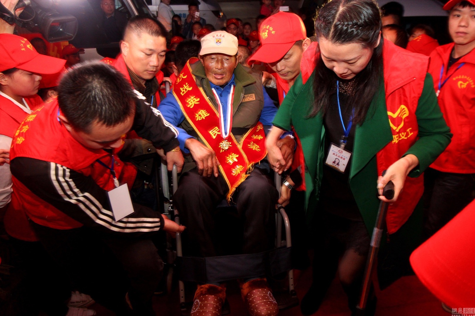 在台湾另娶妻子的易祥料知自己已无法再回大陆，于是托人带信给庹长发，让他与陈淑珍结合，一起好好生活。然而，庹长发自身的道德准则认定：“嫂子终归是嫂子，不能做这不忠不义之事”，便予以回绝。